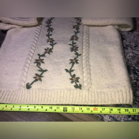 Vintage Hand-knit Cable Knit Floral Embroidery Wool Sweater womens M/L - Picture 8 of 16